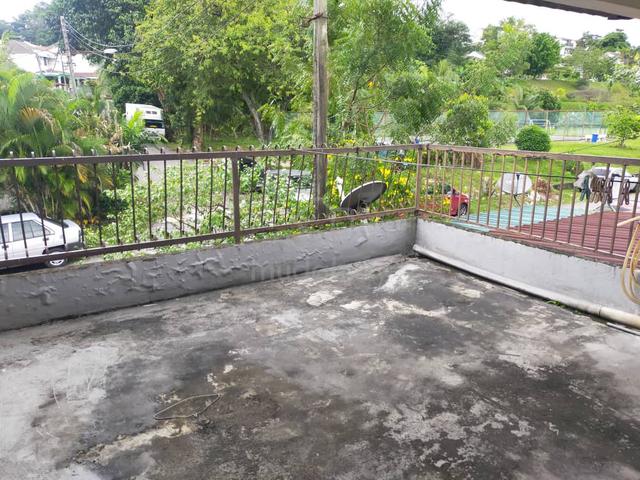Bukit Kajangš„D/Storey Facing Surau, Depan tanah lapang boleh parking 1