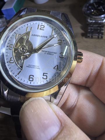 Adsbiaoyi automatic watch selling below market - photo 3 of 4