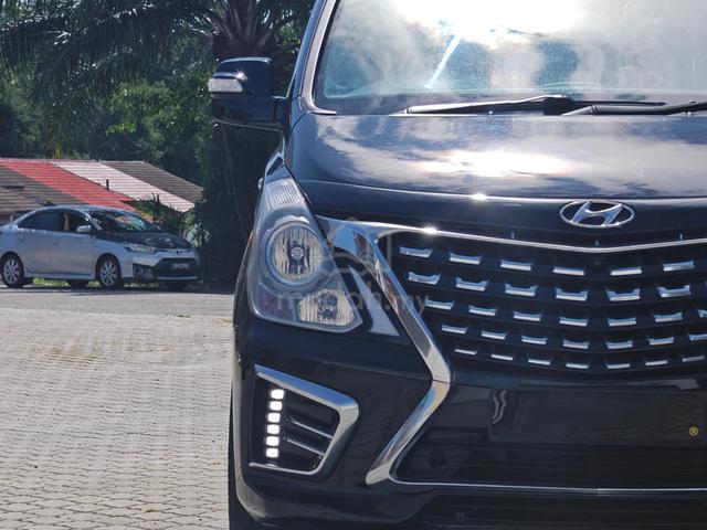 2017 Hyundai GRAND STAREX 2.5 ROYALE PREMIUM (A) - 4