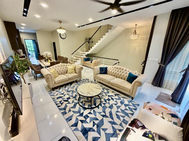 (FULLY RENOVATED)3 Storey Superlink House Tiara South Semenyih 1