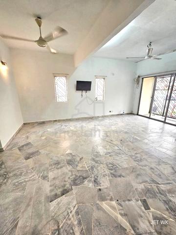 Double Storey Taman Sri Andalas Klang - Aircond + Kitchen Table Top. 1