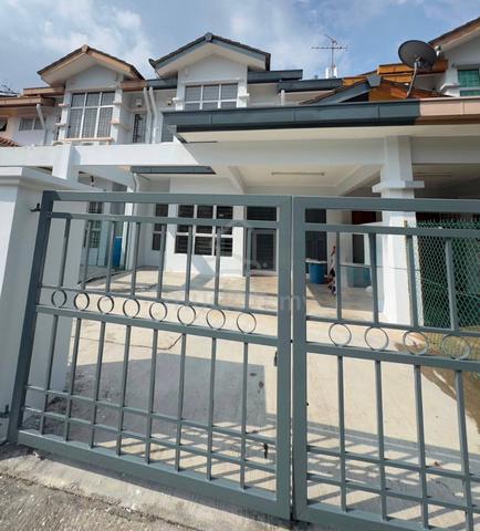 {Partially Furnished} Double Storey Terrace House Setia Alam 1