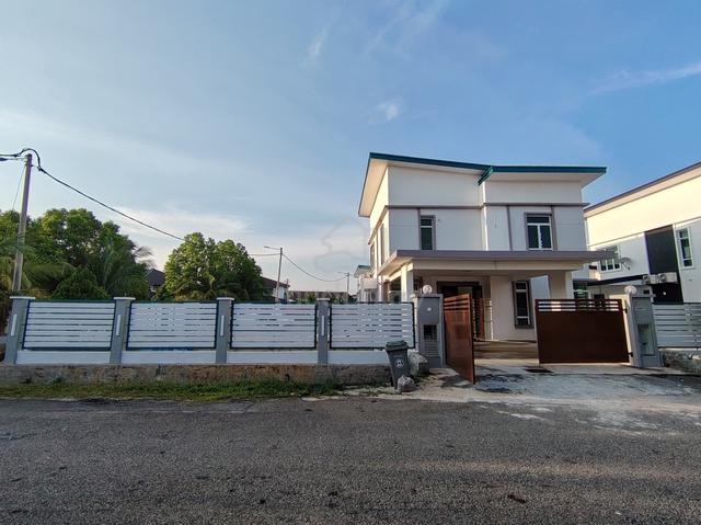 Newly Refurbished 1.5-Storey Bungalow For Rent @ Paya Rumput Perdana 1