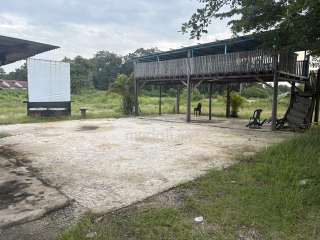 tanah beserta kedai di pantai sepat 1