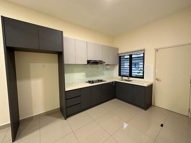 Monet Lily Springtime, Sunsuria City, Kota Warisan 1
