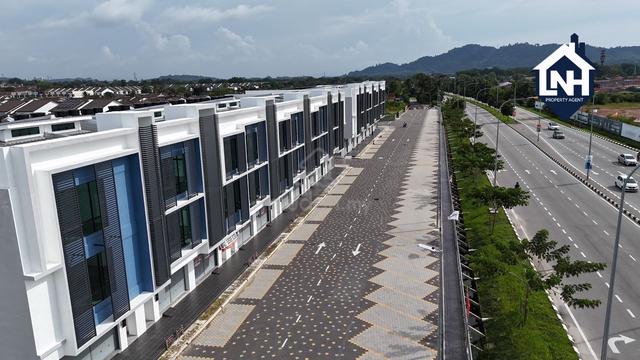Aman Parc Taman Intan Setia 3 storey shoplot sale near Delima 1