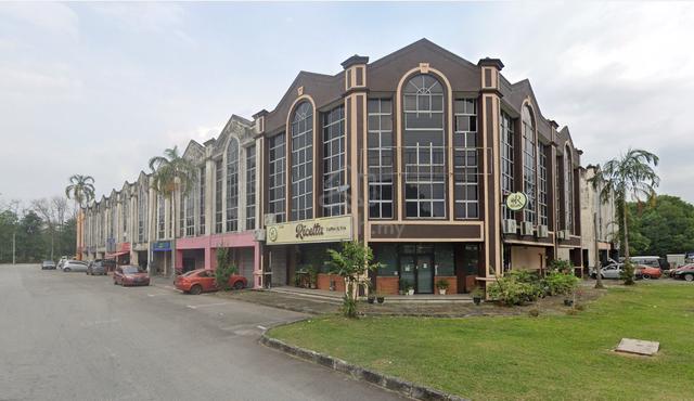 ROI 5.2% CORNER 3sty Shop Medan 120 Bandar Baru Salak Tinggi Sepang 1