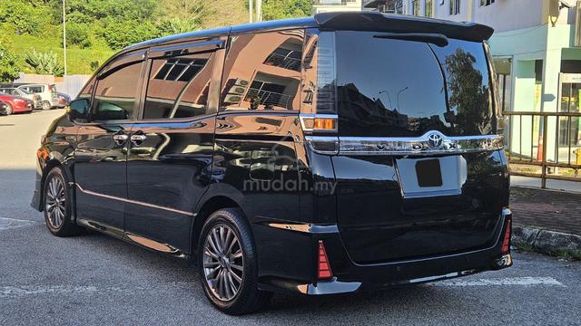 2020/2023 Toyota VOXY ZS KIRAMEKI II / SUNROOF - 2