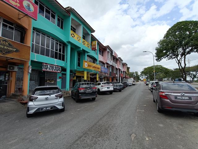 Taman Senai Utama, 3sty Shoplot, Intermediate, Tenanted 1