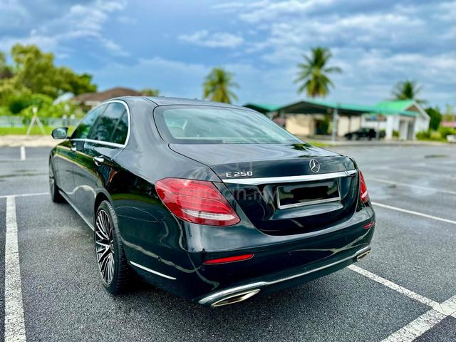 2017 Mercedes-Benz E250 EXCLUSIVE - 4