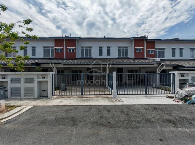 Iringan Bayu 2sty 370K, Freehold 4 rooms 3 baths, Seremban 2 1