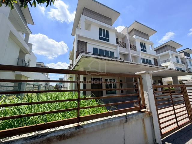 [3445sf] 3 Storey Semi-D , Regency Parc , Saujana , Rawang 1
