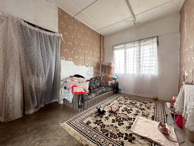 Flat Taman Molek 2