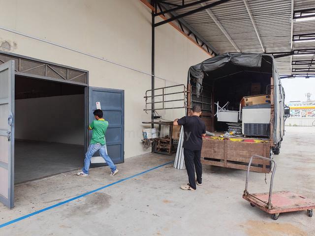 Flexible Storage Space @ Tampoi JB  1