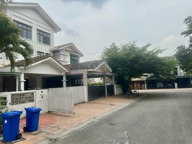 2.5 Storey Terrace House Jalan Aluminium, Seksyen 7 Shah Alam 1