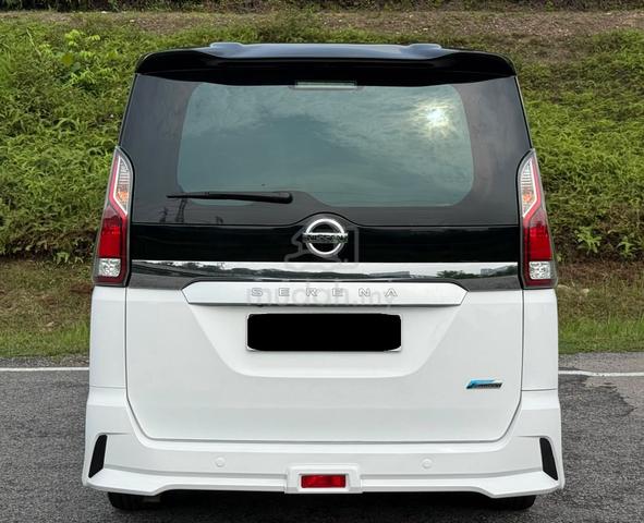 Nissan SERENA 2.0 PREMIUM F/SERVICE FREE WARRANTY - 4