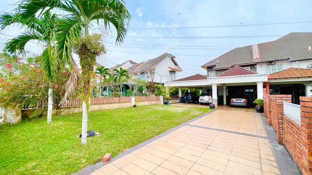 4370ft² Land Area - END LOT DOUBLE STOREY, BANGI GOLF RESORT 1