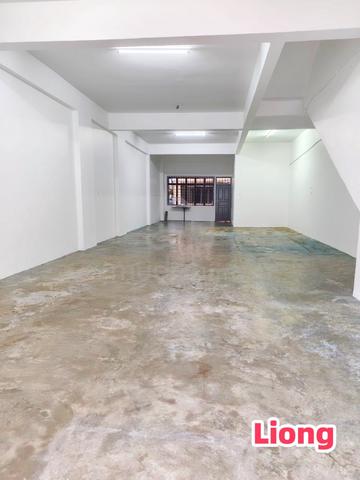 Tan Sri Yaacob Endlot Ground floor 3 storey facing main road 22x70 1