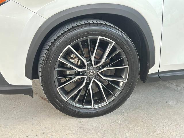 *Panaromic Roof* 2025 Lexus NX250 2.5 Version L - 4