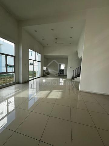 Exclusive 5 Bedroom Semi-Detached House For Sale In Lunas 1