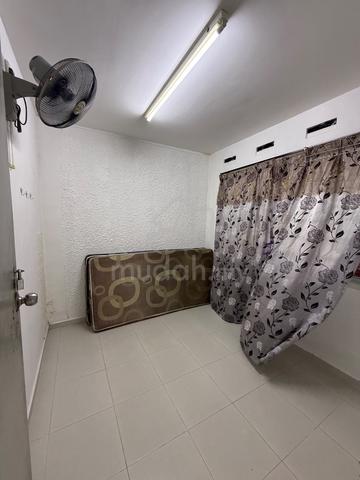 Taman Abad Jalan Wijaya Master Room For Rent 1