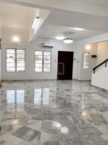 USJ Freehold 2 Storey Terrace Landed House Near LRT Taipan 1