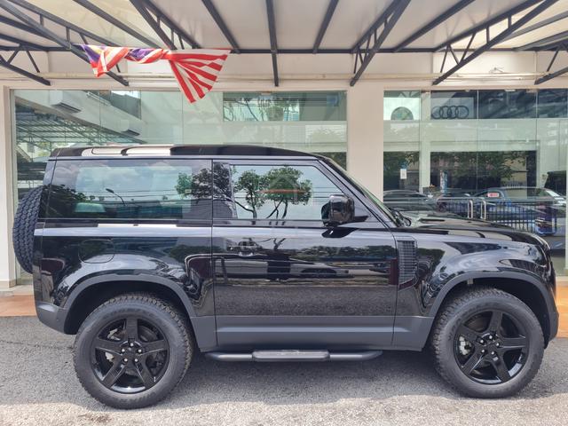 2023 Land Rover DEFENDER 2.0 90 SE P300 Full Spec - 3