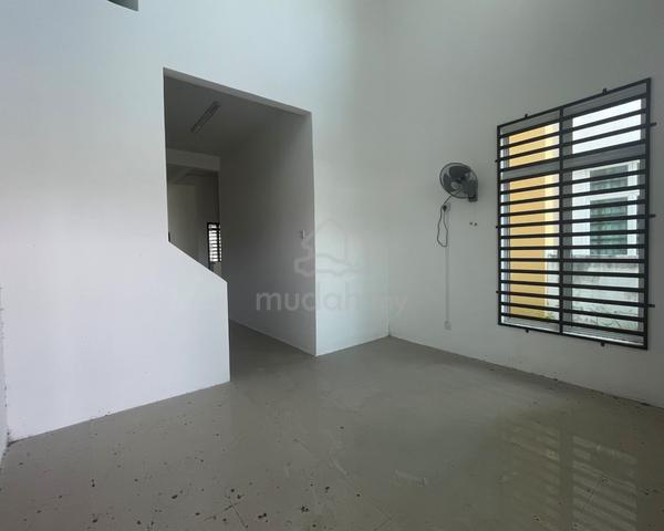 Bandar Putri Sg Soi 2 Story House Facing Padang 2
