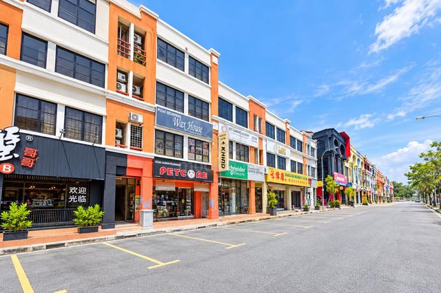 High Exposure Easy Park 2.5 Storey Shop Lot Bandar Puchong Jaya Kenari 1