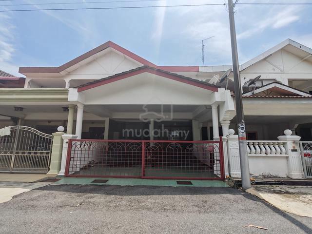 FACING PADANG Near Jonker Kota Laksamana 2sty Good Condition Extended 1