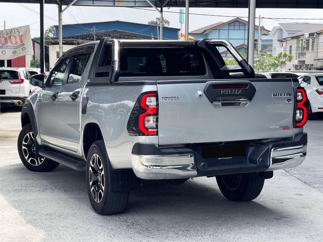 2025 Toyota HILUX 2.4 V FACELIFT (A) - LOW MILEAGE - 2