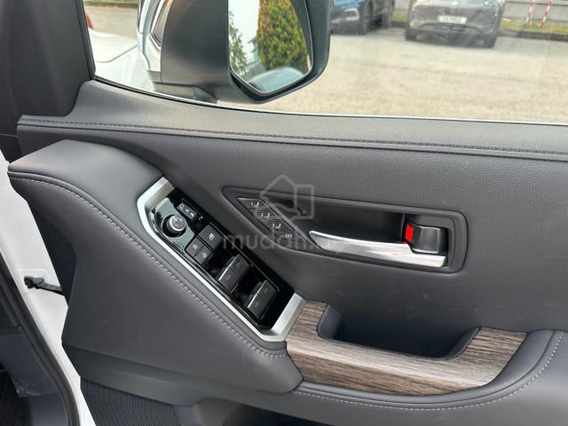 BLACK SEAT PETROL 2023 Toyota LANDCRUISER 3.5 ZX - 4