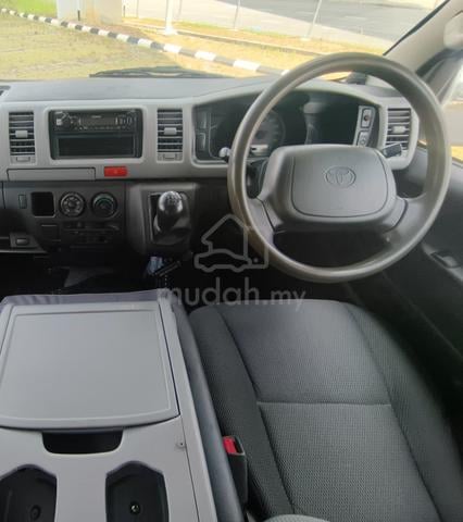 2008 Toyota Hiace 2.5 (M) Low Roof Window Van - 4