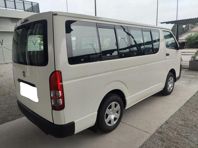 2014 Toyota Hiace 2.5 (M) Window Van 14 Seat - 4