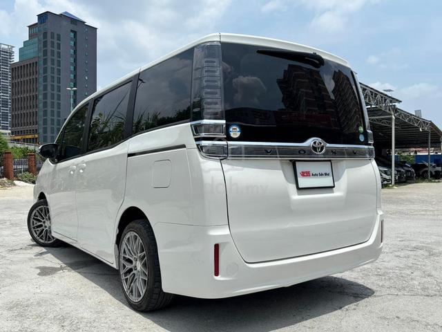 Toyota VOXY 2.0 X (A) Kirameki Bumper Facelift - 2