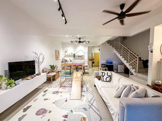 CANTIK Double Storey unit at Saujana Utama 3, Sungai Buloh 1