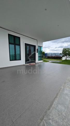 Freehold Fit 3 Cars Extra Land New Single Storey Semi D, Cheng Melaka 1