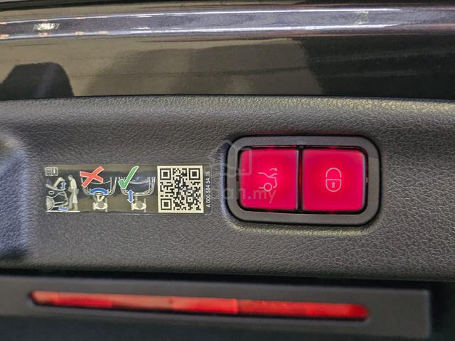Mercedes Benz C200 1.5 F/SERVICE 14K UNDER WARANTY - 4