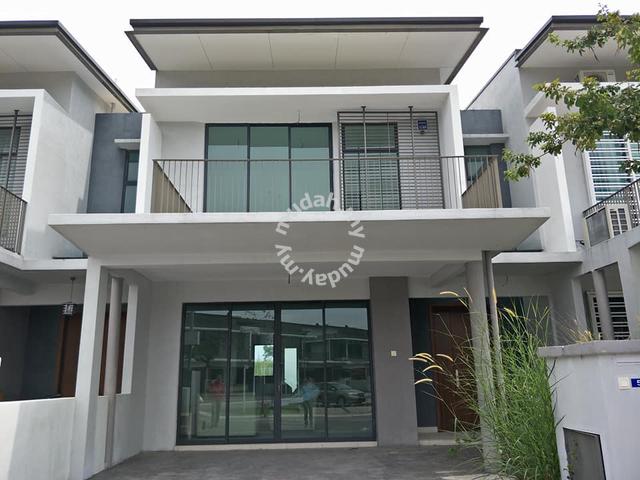 [FREEHOLD] Parksville Paya Emas, Gated and Guarded Superlink 1
