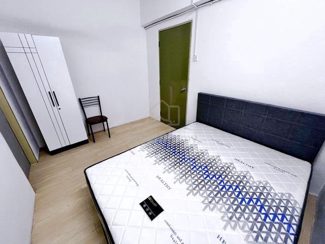Jelutong Greenlane Heights Large Room for Rent 1