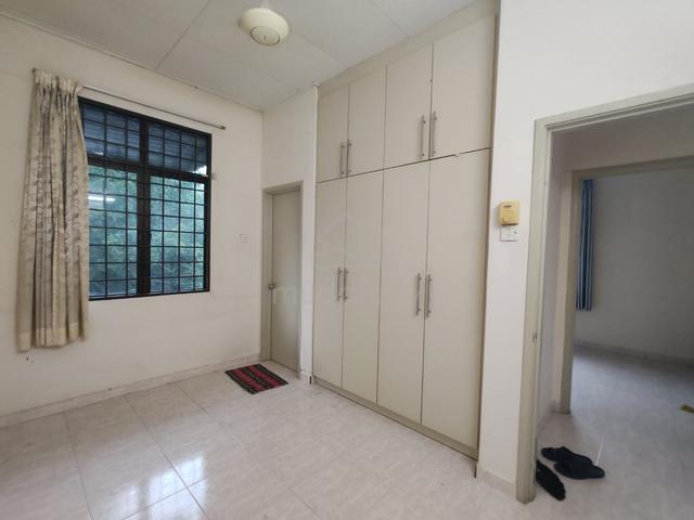 [Renovated] End lot, 2-storey terrace House @ Desa Kasia, Nilai 1