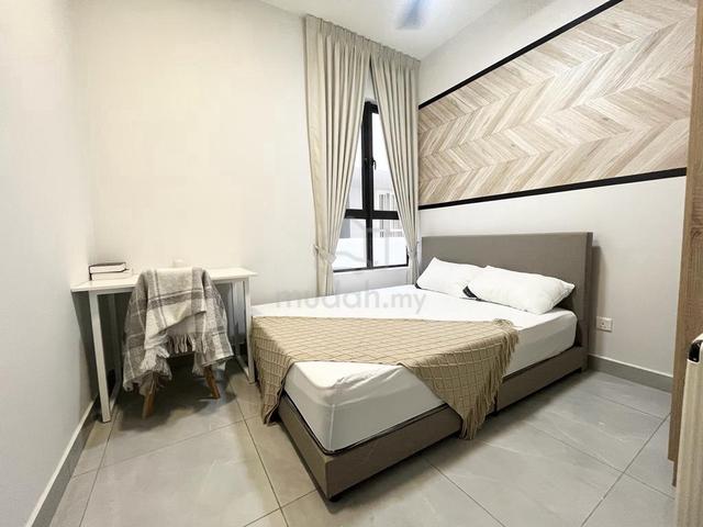 Fully Furnished Queen Bedroom Available for Rent at The Birch 1