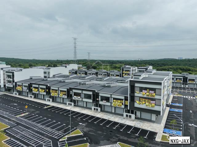 FACING MAINROAD !! 3900ft Umara Double Storey Shoplot Tropicana Aman 1