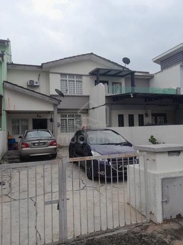 2storey terrace hse with plenty of parking and good neighbours. 1