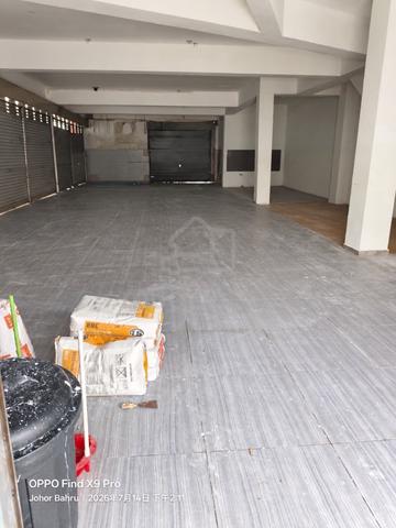 Taman daya jalan Sagu 3 storey corner shop behind public bank 1