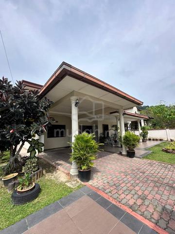 Fully Furnished Beautiful Bungalow at Senawang For Sale 1