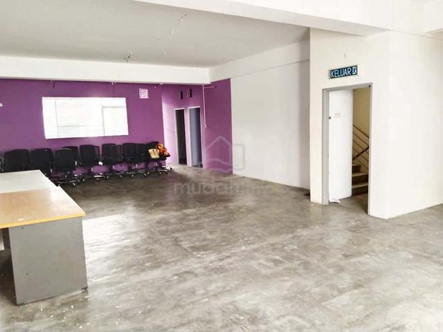 Ruang Pejabat Tingkat Satu Bangi Gateway Near UKM Bangi 1