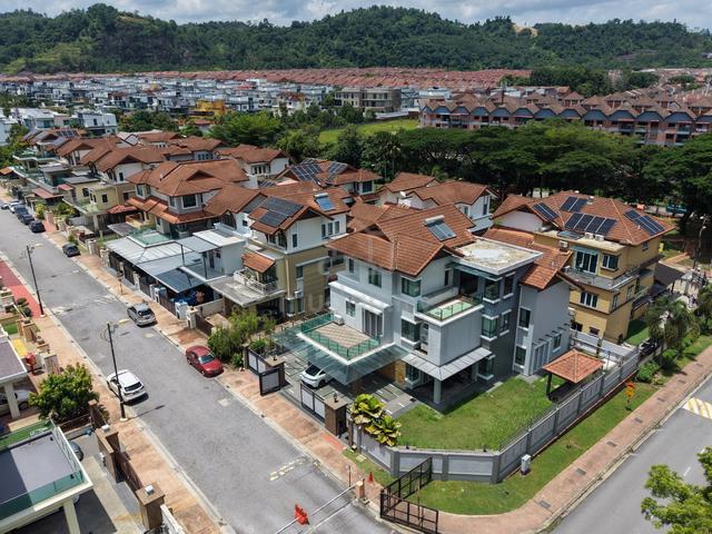 3sty Corner Bungalow Taming Mutiara Bandar Sungai Long,Freehold 1