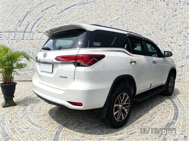Toyota Fortuner 2.7 At Petrol 4X4 7 SEATER - 3