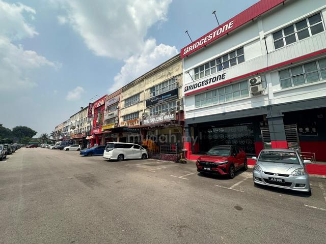 Kulai Bandar Putra 3 storey shoplot adjoining face mainroad sell 1